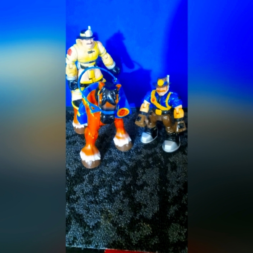Rescue heros  Action Figure Playset with Orange Horse 2001 vintage